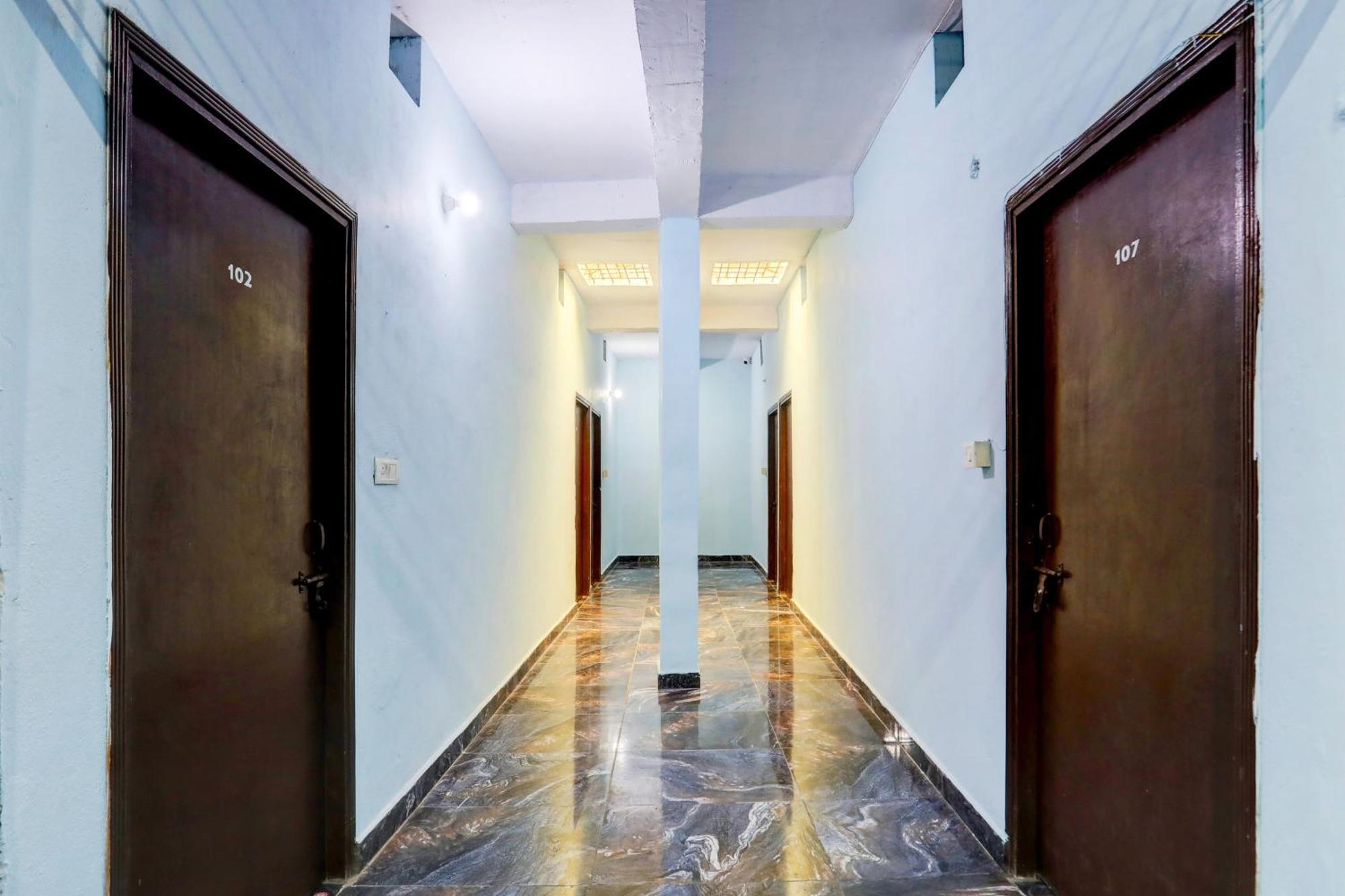 Spot On New Diamond Guest House Rudrapur Extérieur photo