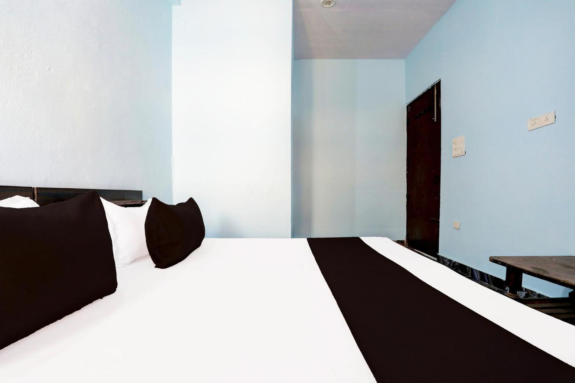 Spot On New Diamond Guest House Rudrapur Extérieur photo
