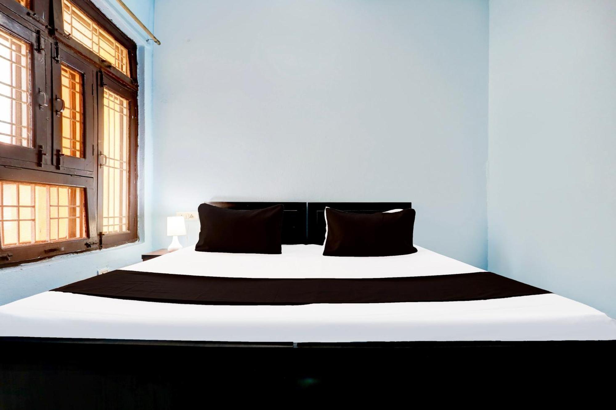 Spot On New Diamond Guest House Rudrapur Extérieur photo