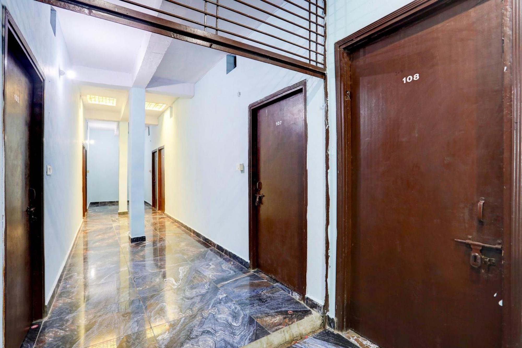 Spot On New Diamond Guest House Rudrapur Extérieur photo