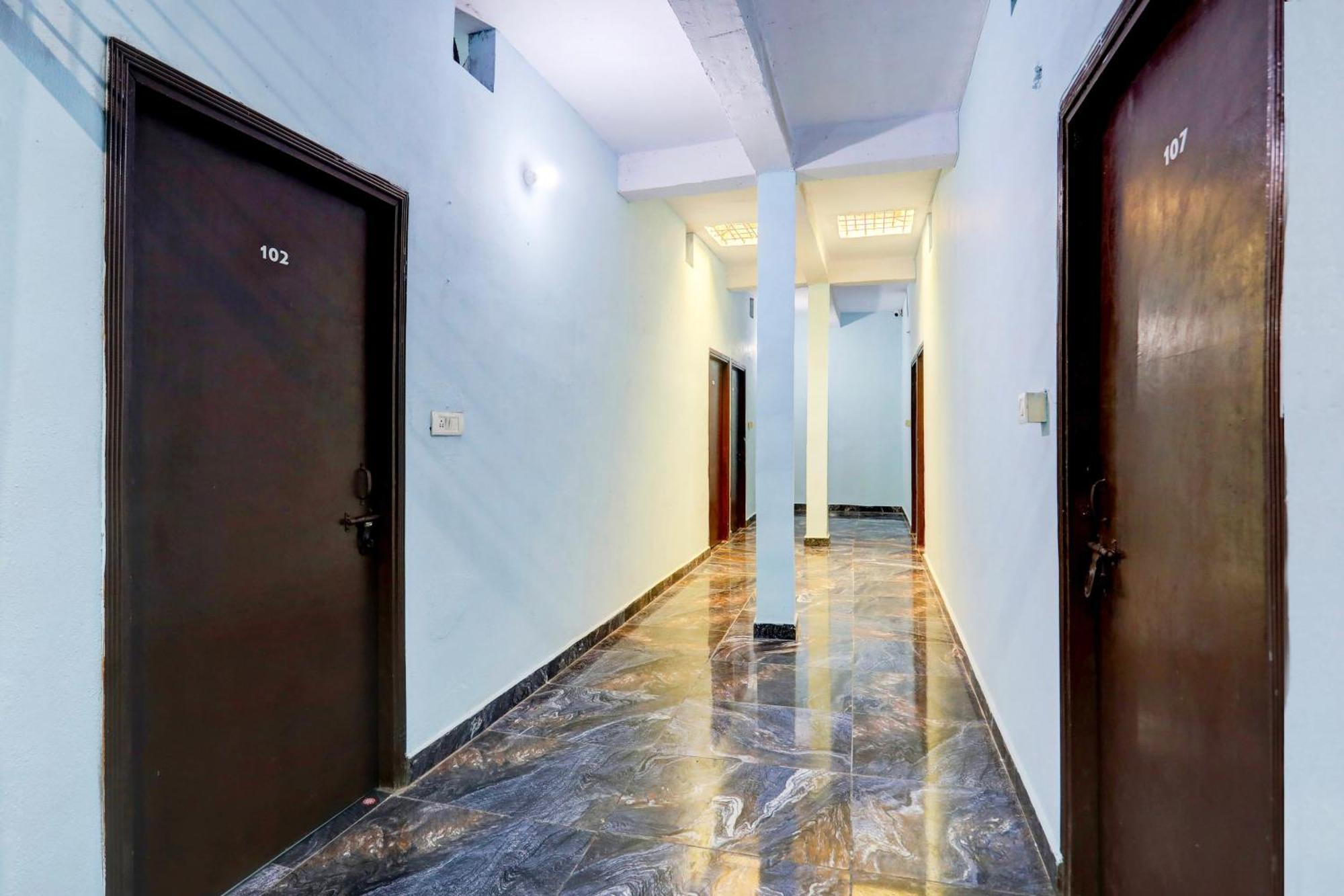 Spot On New Diamond Guest House Rudrapur Extérieur photo